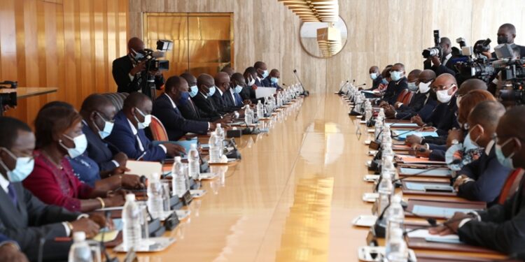 Les images du conseil des ministres du mercredi 05 janvier 2022 au palais présidentiel à Abidjan Plateau.