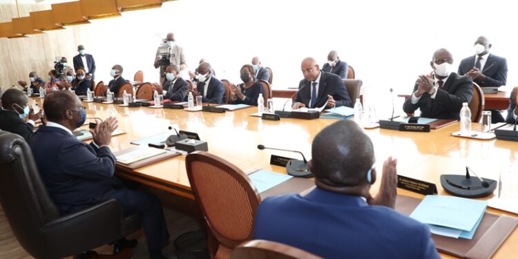 Les images du conseil des ministres du mercredi 05 janvier 2022 au palais présidentiel à Abidjan Plateau.