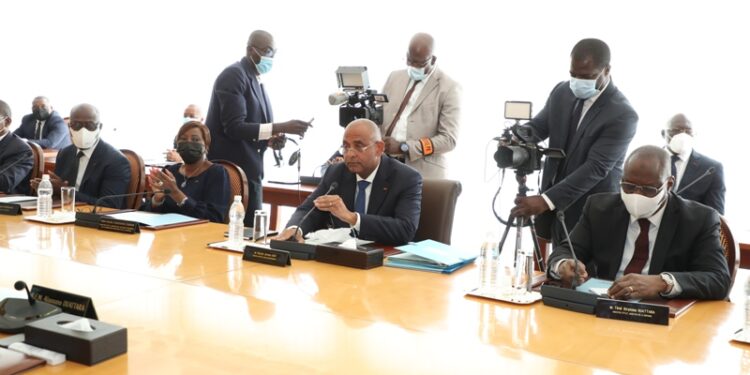 Les images du conseil des ministres du mercredi 05 janvier 2022 au palais présidentiel à Abidjan Plateau.