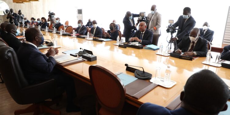 Les images du conseil des ministres du mercredi 05 janvier 2022 au palais présidentiel à Abidjan Plateau.