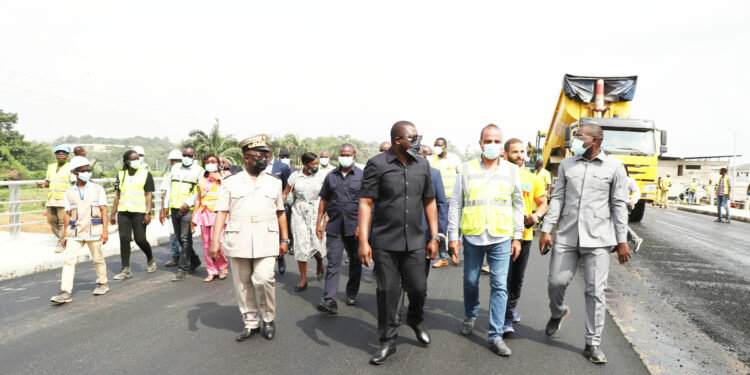 Le ministre Amedé Kouakou satisfait des travaux du Pont du Golf et des échangeurs de Yopougon-Gesco