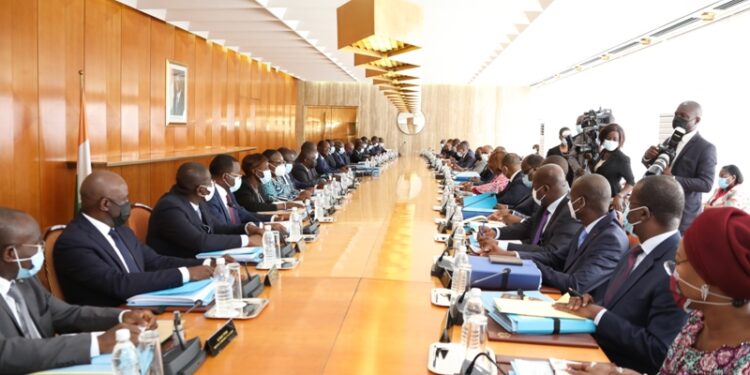 L’album photos du conseil des ministres du mercredi 19 janvier 2022 au Palais présidentiel à Abidjan Plateau