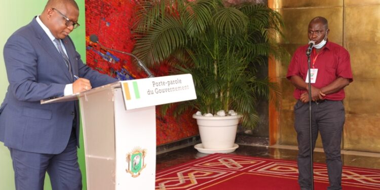 L’album photos du conseil des ministres du mercredi 19 janvier 2022 au Palais présidentiel à Abidjan Plateau