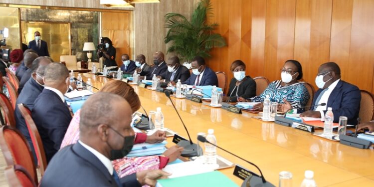 L’album photos du conseil des ministres du mercredi 19 janvier 2022 au Palais présidentiel à Abidjan Plateau