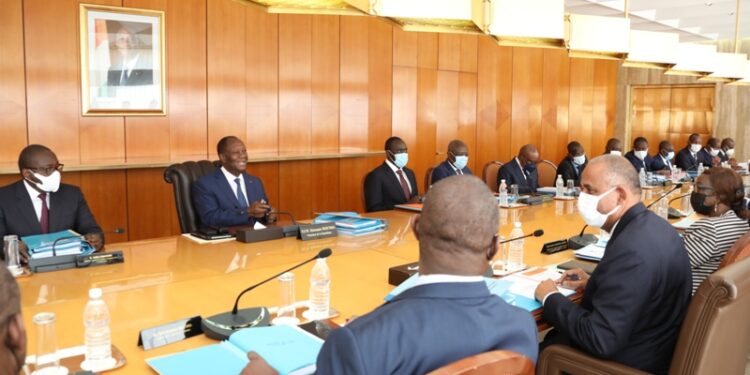 L’album photos du conseil des ministres du mercredi 19 janvier 2022 au Palais présidentiel à Abidjan Plateau