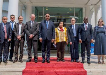 Santé : une délégation française échange avec Patrick Achi sur la mise en place de laboratoires de sécurité de haut niveau