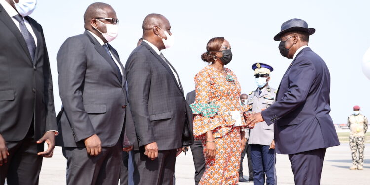 Les images du retour du Président de la République, S.E.M. Alassane OUATTARA, à Abidjan, ce mardi 22 février 2022, après des missions au Ghana, en Ethiopie et en Belgique.