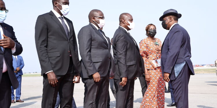 Les images du retour du Président de la République, S.E.M. Alassane OUATTARA, à Abidjan, ce mardi 22 février 2022, après des missions au Ghana, en Ethiopie et en Belgique.