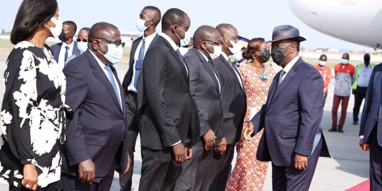 Les images du retour du Président de la République, S.E.M. Alassane OUATTARA, à Abidjan, ce mardi 22 février 2022, après des missions au Ghana, en Ethiopie et en Belgique.
