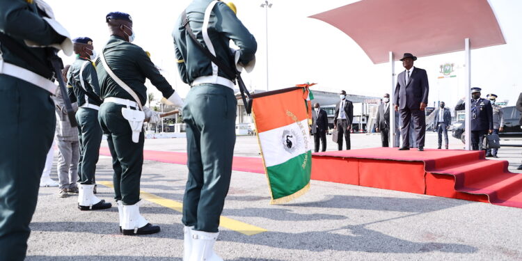 Les images du retour du Président de la République, S.E.M. Alassane OUATTARA, à Abidjan, ce mardi 22 février 2022, après des missions au Ghana, en Ethiopie et en Belgique.