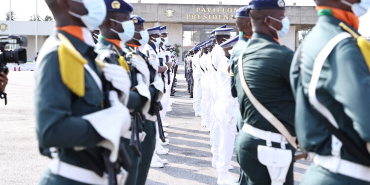 Les images du retour du Président de la République, S.E.M. Alassane OUATTARA, à Abidjan, ce mardi 22 février 2022, après des missions au Ghana, en Ethiopie et en Belgique.