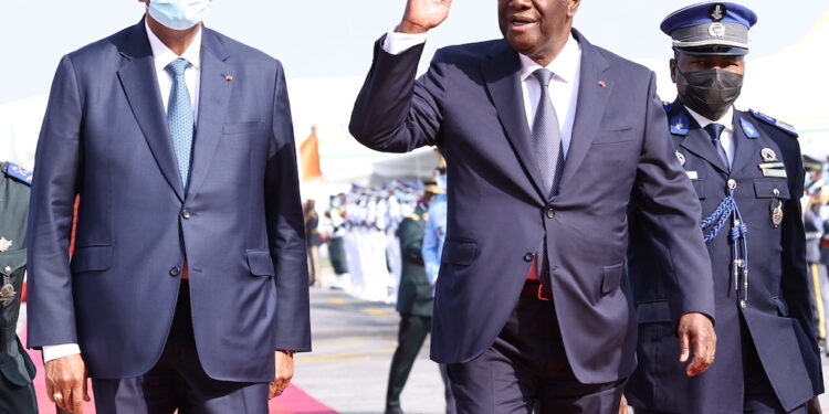 Les images du retour du Président de la République, S.E.M. Alassane OUATTARA, à Abidjan, ce mardi 22 février 2022, après des missions au Ghana, en Ethiopie et en Belgique.