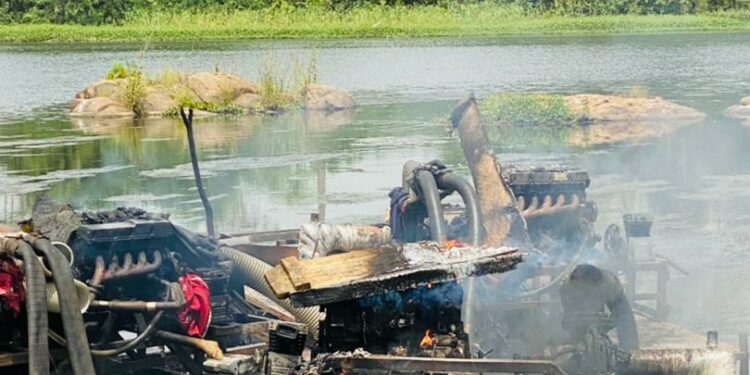 Orpaillage illégal: La gendarmerie détruit 08 dragues sur le fleuve Sassandra