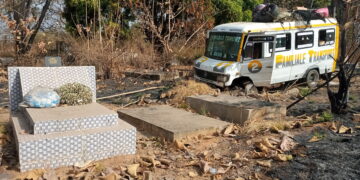 En provenance de Korhogo, un minicar finit sa course dans un cimetière de Tiebissou