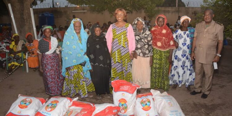 Bouna:  Niale Kaba soulage 200 veuves.