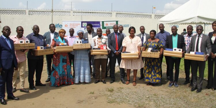 Côte d’Ivoire: le FSDP dote l’INFOEXPRESS et 24 autres entreprises de presse numérique en matériels de travail