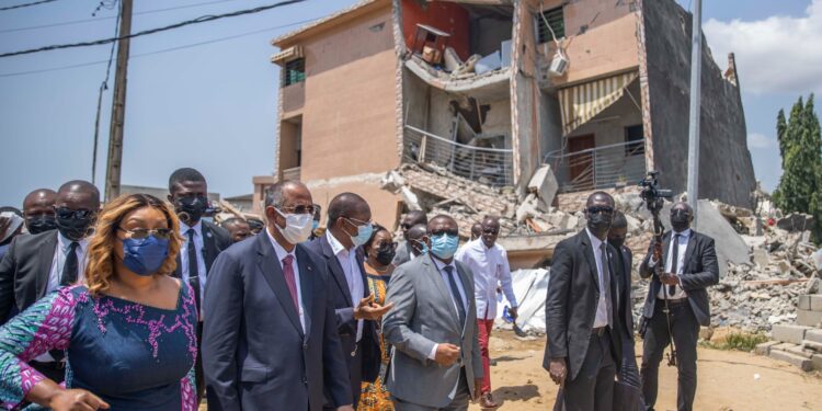 Effondrement d’un immeuble à Angré : Patrick Achi exprime aux sinistrés la compassion du Président Ouattara 