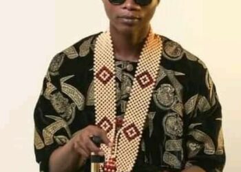 Max Melo, un artiste ivoirien non voyant s&rsquo;engage pour les enfants en situation vulnérable aux côtés de l&rsquo;ong give smiles