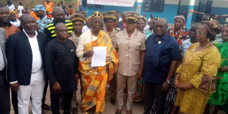 Tiébissou : le village de Propronou reçoit les clés de son nouveau centre de sante