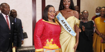 Miss monde 2021 : élue 2ème dauphine, Olivia Yacé regagne Abidjan dans une ferveur populaire