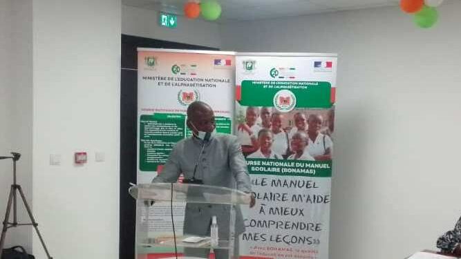 Côte d’Ivoire: lancement d’un projet pilote de prêt-location de manuels scolaires
