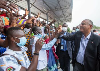 Filières agricoles : le Premier ministre Patrick Achi visite la société Sud Comoé Caoutchouc