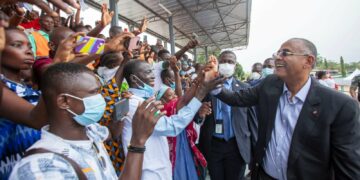 Filières agricoles : le Premier ministre Patrick Achi visite la société Sud Comoé Caoutchouc