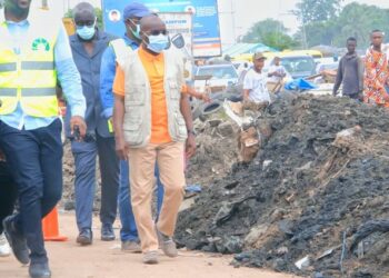 Yopougon:  Bouaké Fofana s’assure de l’effectivité du curage des canalisations primaires