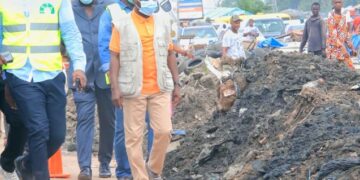 Yopougon:  Bouaké Fofana s’assure de l’effectivité du curage des canalisations primaires
