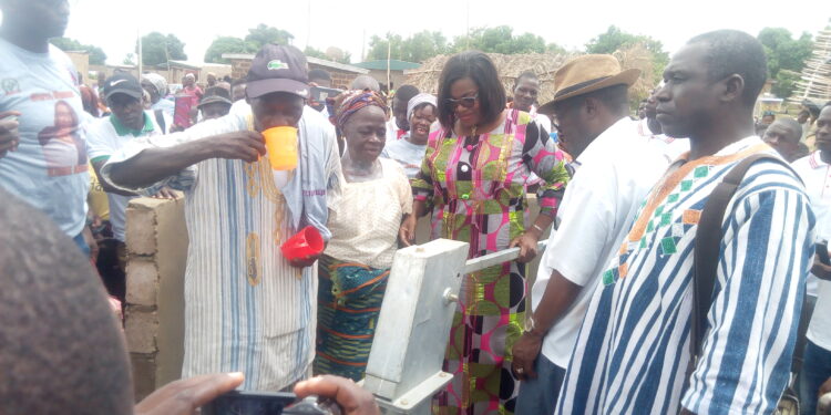 Katiola : L’ONG « H0PE » offre des pompes hydrauliques au village de Kationon