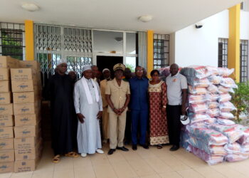 Katiola/Ramadan 2022 : Le Ministre Thomas Camara fait don des vivres à la communauté musulmane.