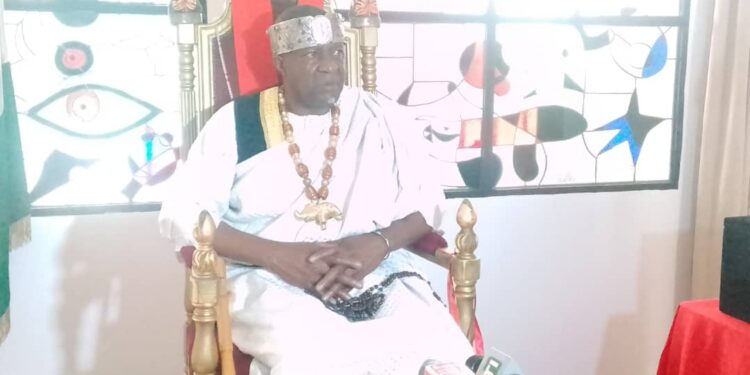 Forum Economique des aristocrates en Italie: Sa Majesté Tchiffi Zié présente les grands axes