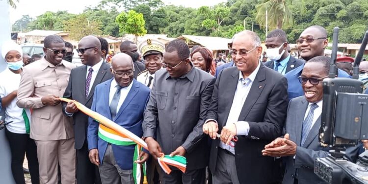 Aboisso: le stade municipal inauguré par le Premier ministre Achi