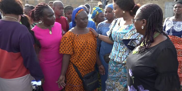 Yamoussoukro/Incendie du grand marché: Nasseneba Touré offre 10 millions de Fcfa aux femmes