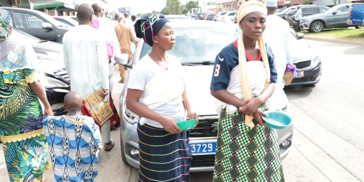 Les photos de la célébrée de L’aïd-El-Fitr par Boubacar Coulibaly l’Imam de la Mosquée Aghien, deux-Plateaux à Abidjan