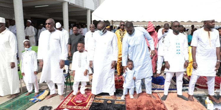 Les photos de la célébrée de L’aïd-El-Fitr par Boubacar Coulibaly l’Imam de la Mosquée Aghien, deux-Plateaux à Abidjan