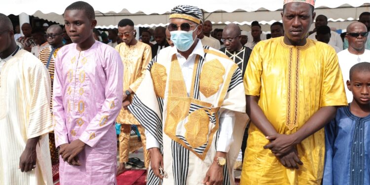 Les photos de la célébrée de L’aïd-El-Fitr par Boubacar Coulibaly l’Imam de la Mosquée Aghien, deux-Plateaux à Abidjan