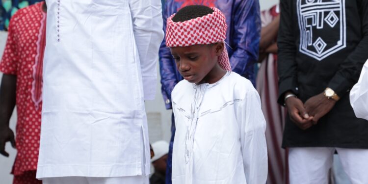 Les photos de la célébrée de L’aïd-El-Fitr par Boubacar Coulibaly l’Imam de la Mosquée Aghien, deux-Plateaux à Abidjan