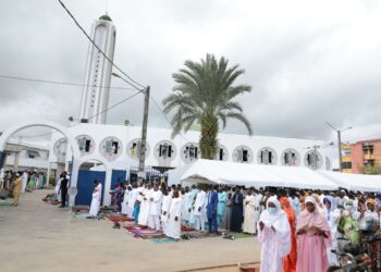 Les photos de la célébrée de L’aïd-El-Fitr par Boubacar Coulibaly l’Imam de la Mosquée Aghien, deux-Plateaux à Abidjan