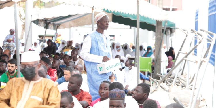 Les photos de la célébrée de L’aïd-El-Fitr par Boubacar Coulibaly l’Imam de la Mosquée Aghien, deux-Plateaux à Abidjan