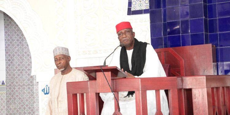 Les photos de la célébrée de L’aïd-El-Fitr par Boubacar Coulibaly l’Imam de la Mosquée Aghien, deux-Plateaux à Abidjan