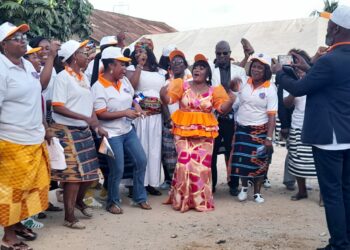 Fête des mères 2022 à Yopougon : l’adjointe au maire Parfaite Bahi cadeaute les femmes