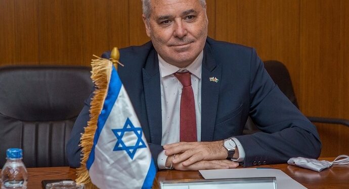 Leo Vinovezky (Ambassadeur): «L’Etat d’Israël rêve toujours de Paix»