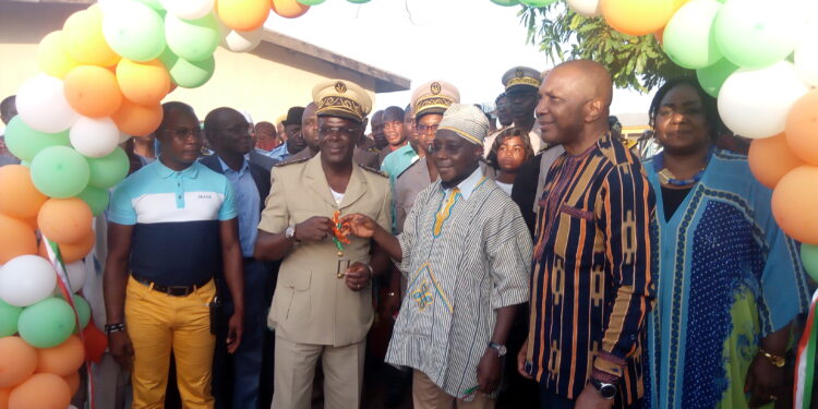 Hambol: Le Ministre Bouaké Fofana remet les clés de 72 latrines aux écoles