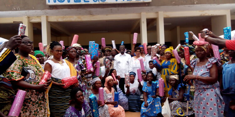 Katiola/fête des mères : 1200 pagnes offerts aux  Mamans