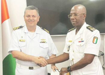 Lutte contre la piraterie maritime : un navire militaire brésilien en escale au port d’Abidjan