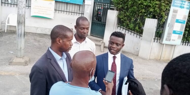 La justice ivoirienne condamne un journaliste à payer 3 millions FCFA à une Banque pour diffamation