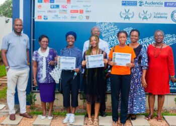 Célébration du mérite et de l’excellence : Une Université attribue des bourses à des bachelières