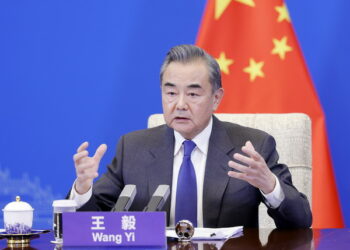 Le ministre des Affaires étrangères de Chine, Wang Yi, s’exprime sur la violation de la souveraineté de la Chine par les États-Unis