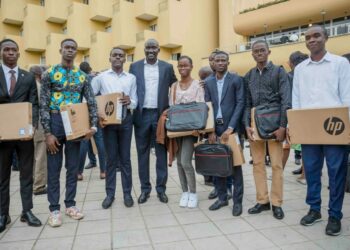 Enseignement supérieur: Abdourahmane Cissé félicite 26 bacheliers ivoiriens admis dans les meilleures écoles de France